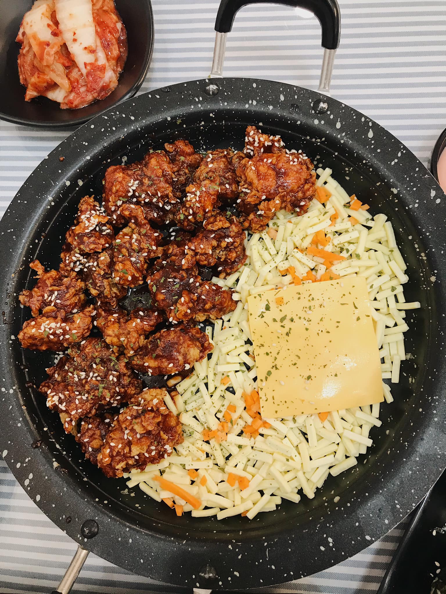 Kokoria Hàn Quốc - Chảo gà phủ phô mai này 4 người ăn mới hết nha mọi người