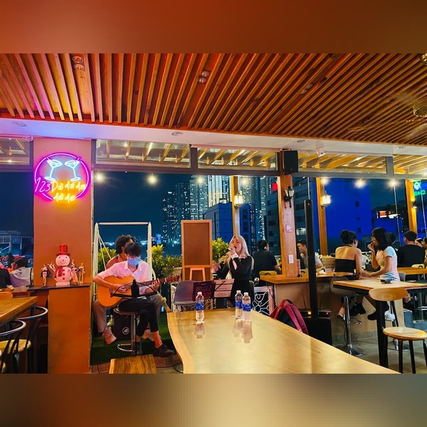 view bên tầng dưới ghét gô rooftop