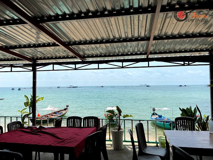 view nhìn ra biển tại nhà hàng