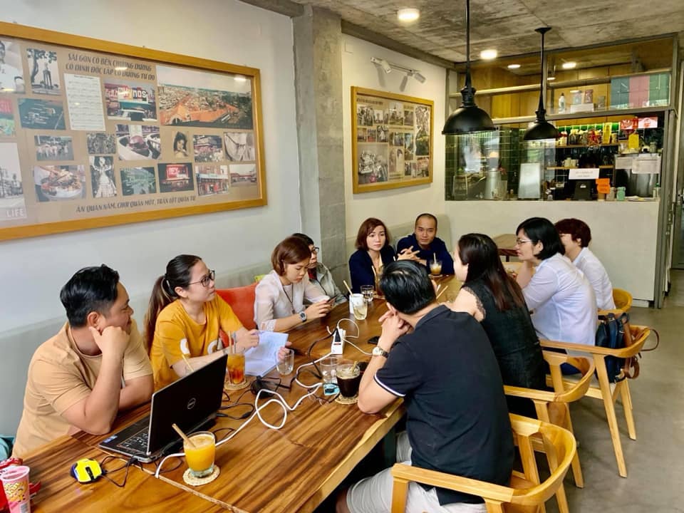 Work'in Saigon Cafe là nơi lý tưởng vừa thưởng thức đồ uống vừa ngồi trao đổi công việc, họp nhóm