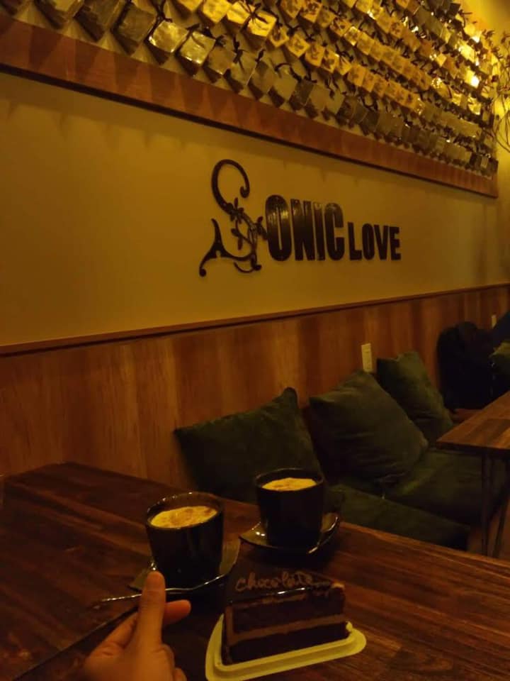 Không gian lung linh, lãng mạn tại Sonic Hi- End Coffee
