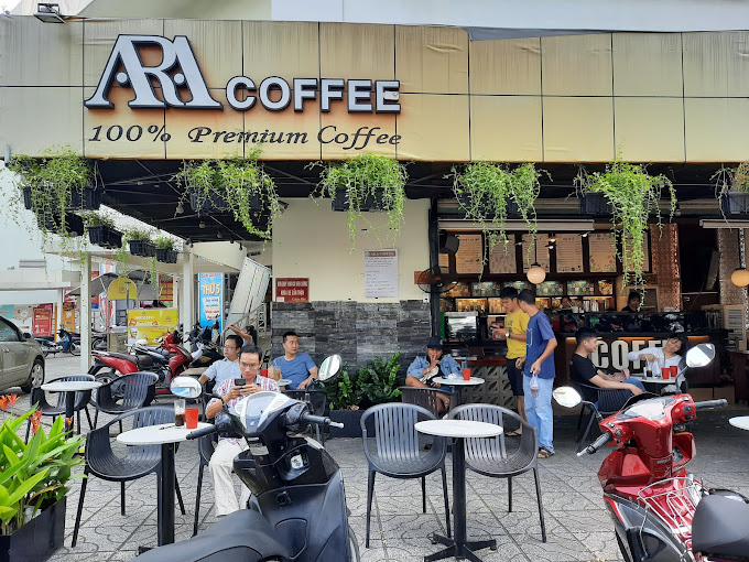 Ara Coffee có vị trí thoán mát gần Coopmart Phú Thọ - Nguyễn Thị Nhỏ