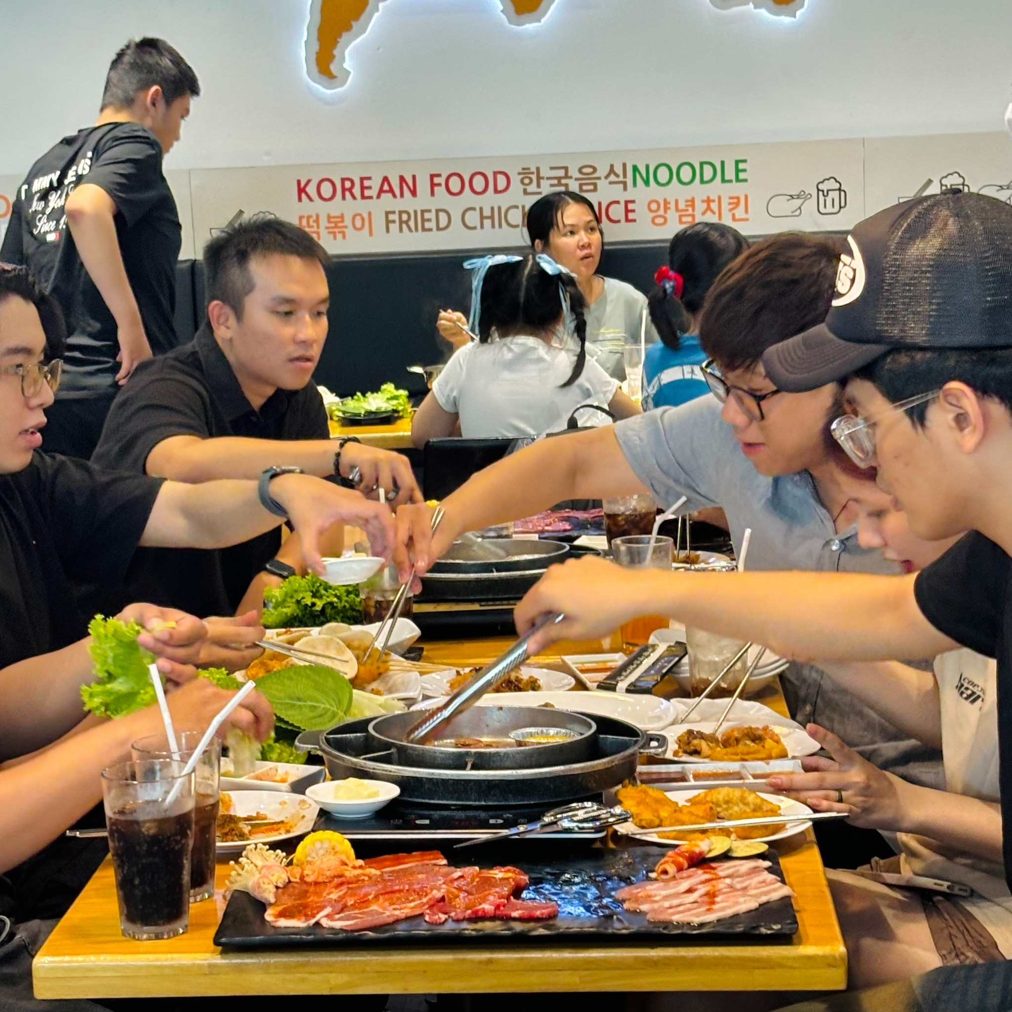 HBBQ Buffet- Vạn Hạnh Mall thu hút khá đông các tín đồ ẩm thực Hàn Quốc đến trải nghiệm