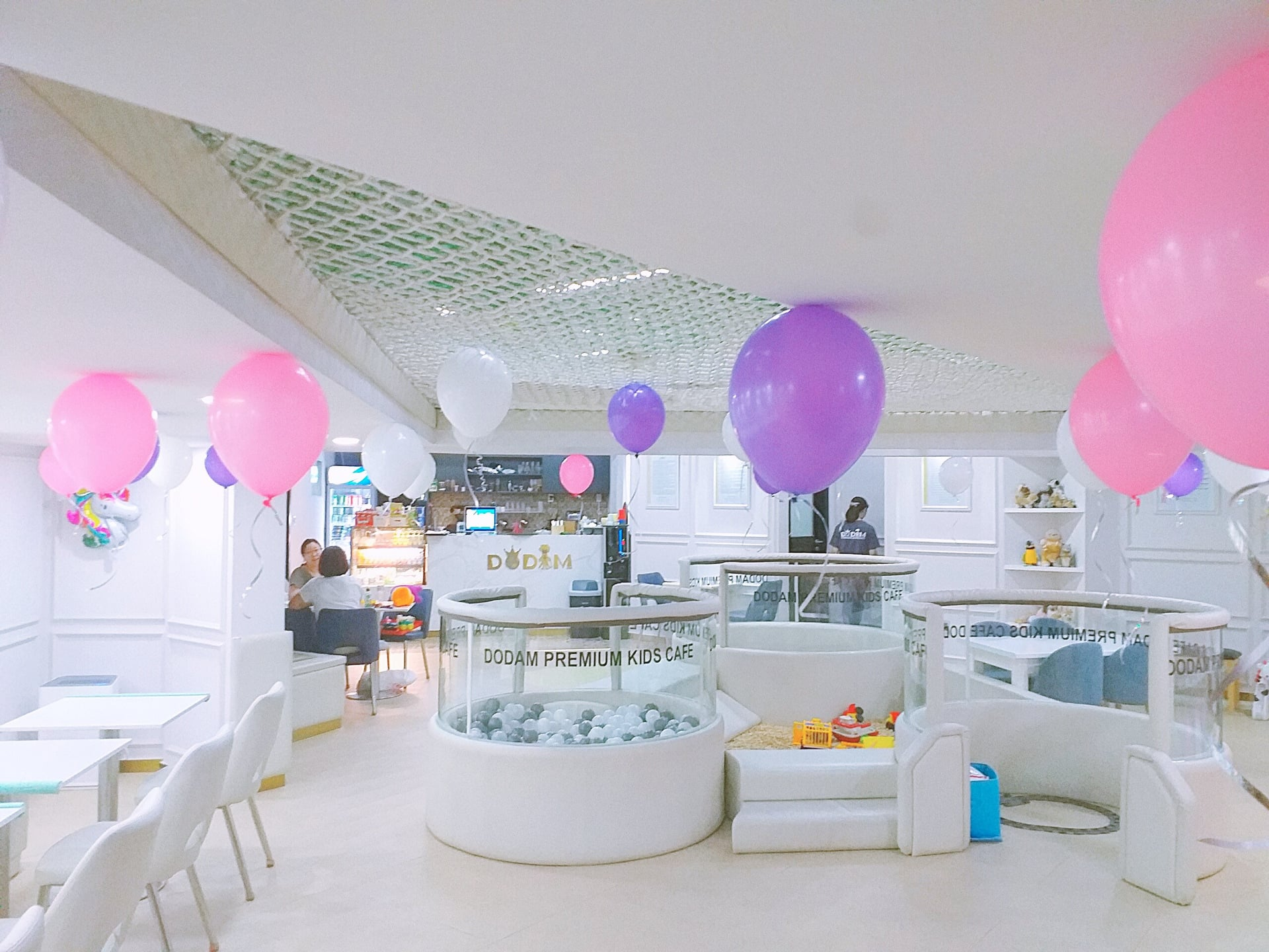 Không gian Quán cafe Dodam Premium Kids Cafe Quận 7 - sáng sủa, sạch sẽ, thu hút nhiều khách hàng tới quán