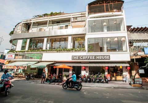 The Coffee House có vị trí gần siêu thị Coopmart Hậu Giang