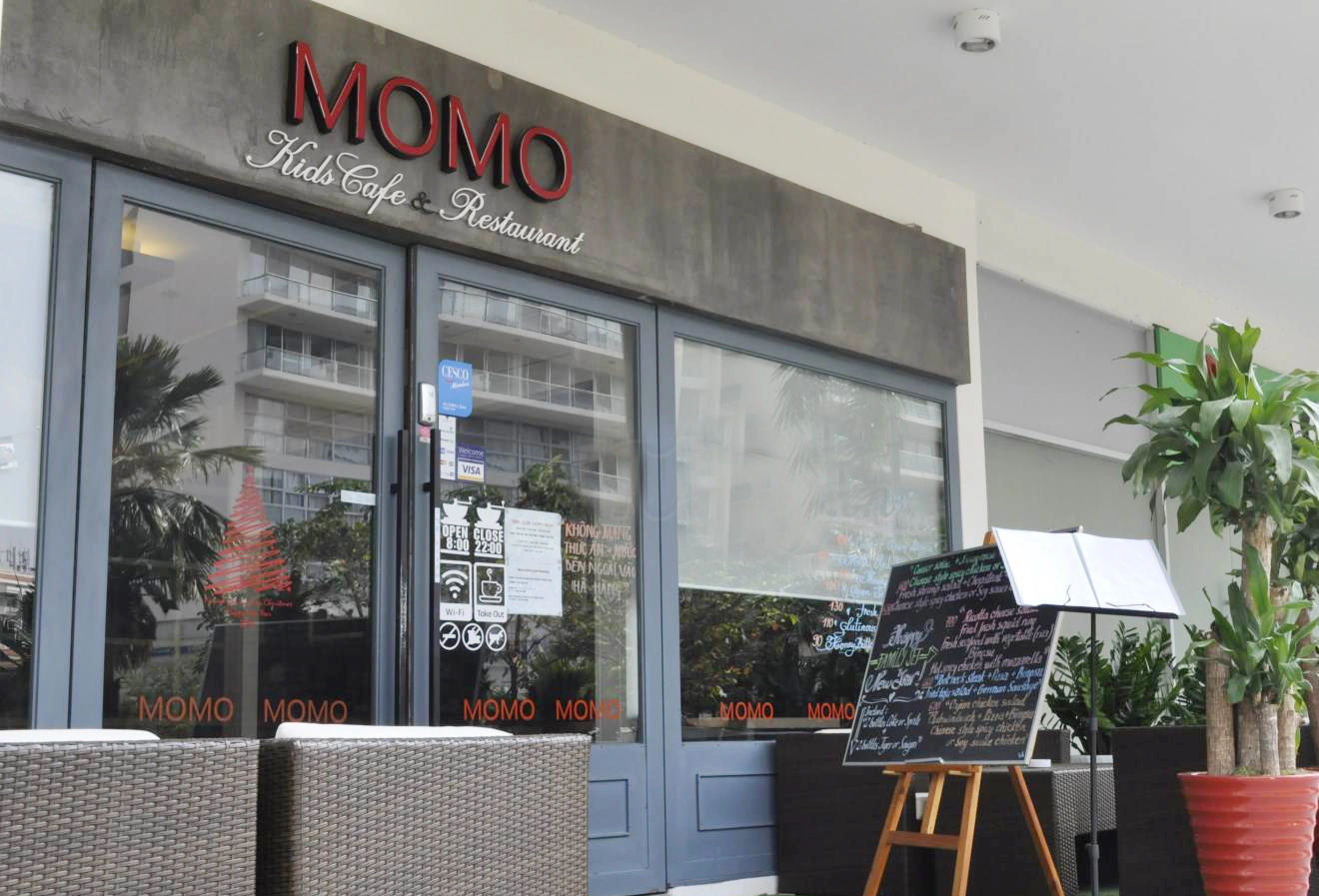 View quán Momo Cafe Kids & Restaurant rộng rãi sạch sẽ