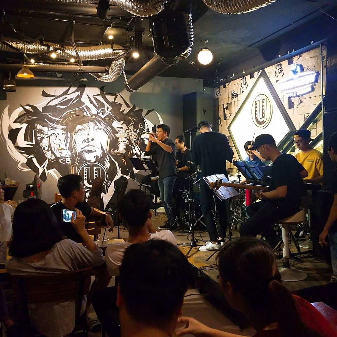 Những bản nhạc du dương, lãng mạn tại quán Cafe 24h Live Music Quận Tân Phú