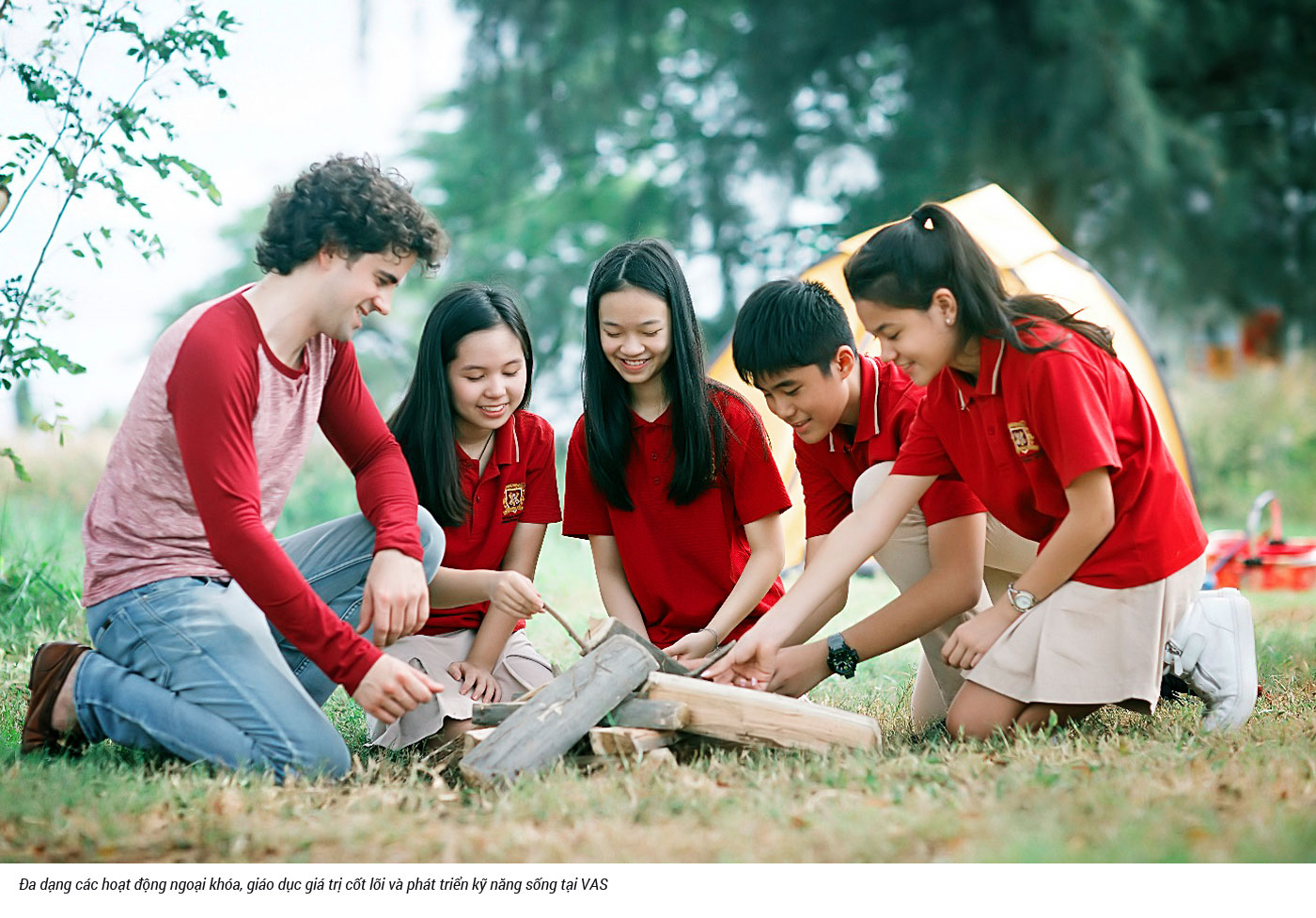 Hoạt động ngoại khoá với thầy giáo người nước ngoài khi học trường ngoài công lập