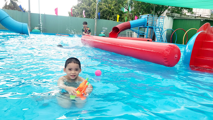 Khu hồ bơi có cầu trượt cho trẻ em Tô Ký là sự lựa chọn lý tưởng cho các bậc cha mẹ