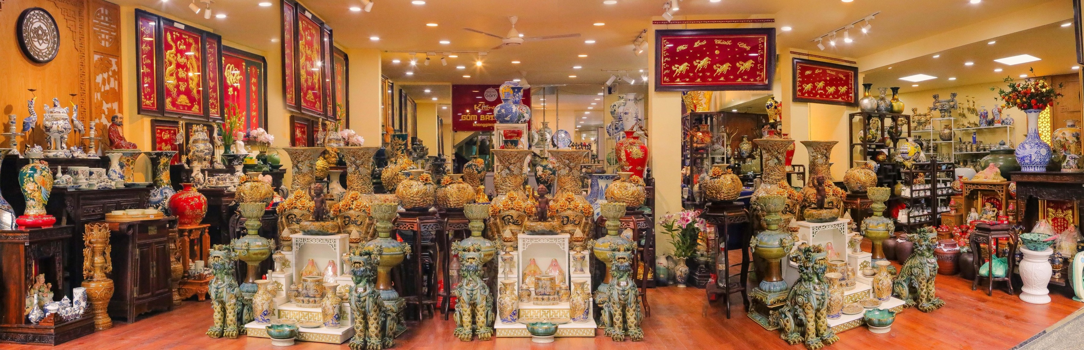 Không Gian Siêu thị Gốm Bát Tràng: Thiên đường gốm sứ tâm linh TPHCM