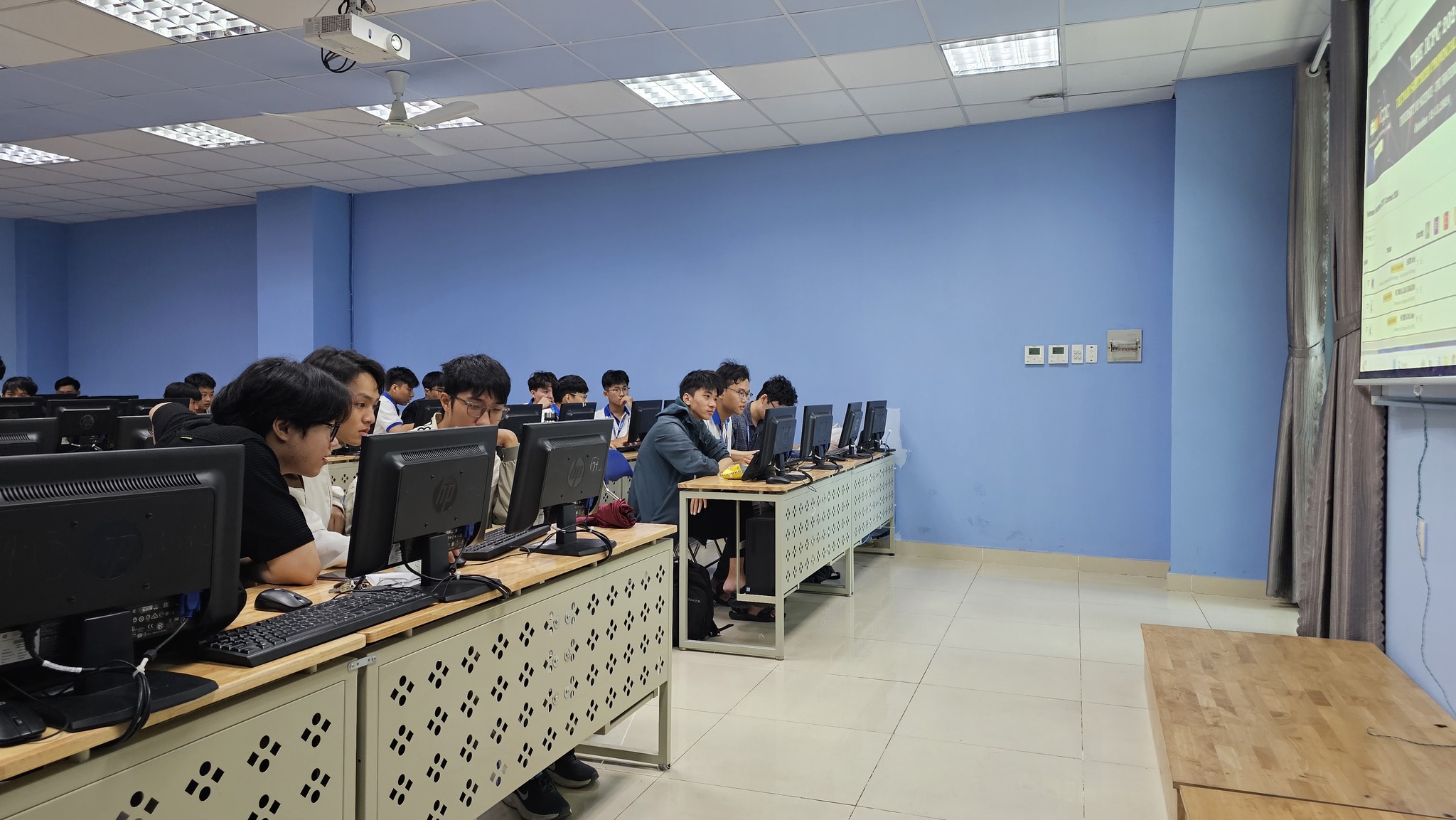 Trường Đại học Công nghệ thông tin – Đại học Quốc gia TP. HCM thuộc top 10 các trường ĐH đào tạo ngành công nghệ thông tin