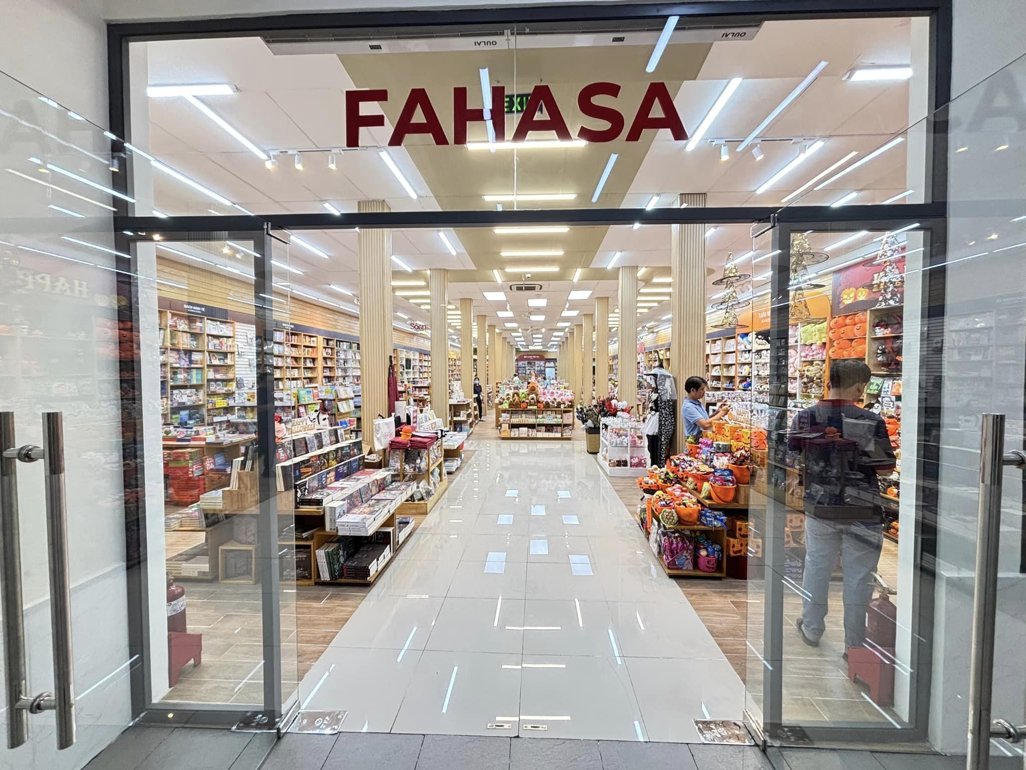 Nhà sách FAHASA Lý Thái Tổ có nhiều chương trình khuyến mãi hấp dẫn
