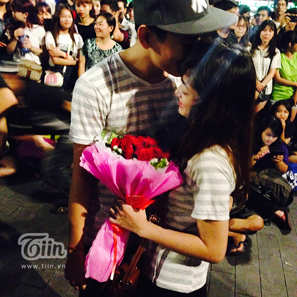 Phố đi bộ Nguyễn Huệ luôn là lựa chọn hàng đầu của các cặp đôi lần đầu hẹn hò.