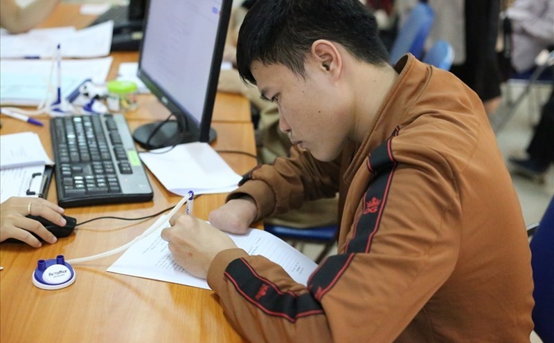 Chính sách hỗ trợ tài chính và học bổng của trường Đại học Sư phạm TP HCM