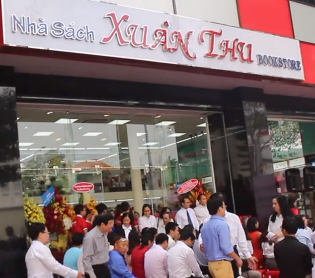 Nhà sách FAHASA Xuân Thu nơi mua sách đáng tin cậy