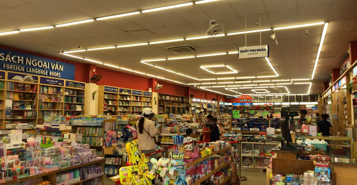 Nhà sách FAHASA Lê Văn Việt là điểm mua sắm không thể bỏ qua tại TPHCM