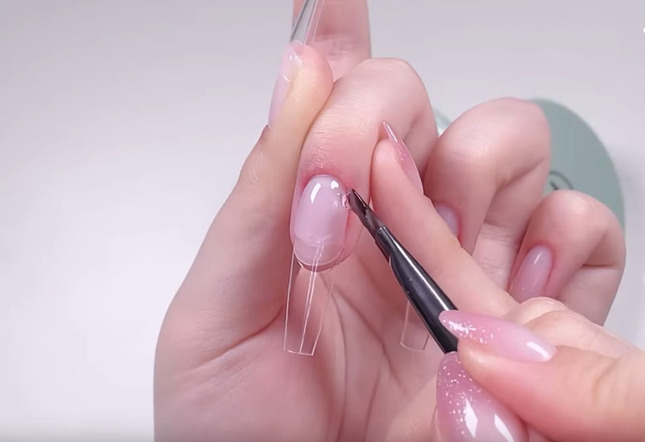 Tại Lisa Nail & Spa, bạn sẽ được chăm sóc móng theo quy trình chuyên nghiệp