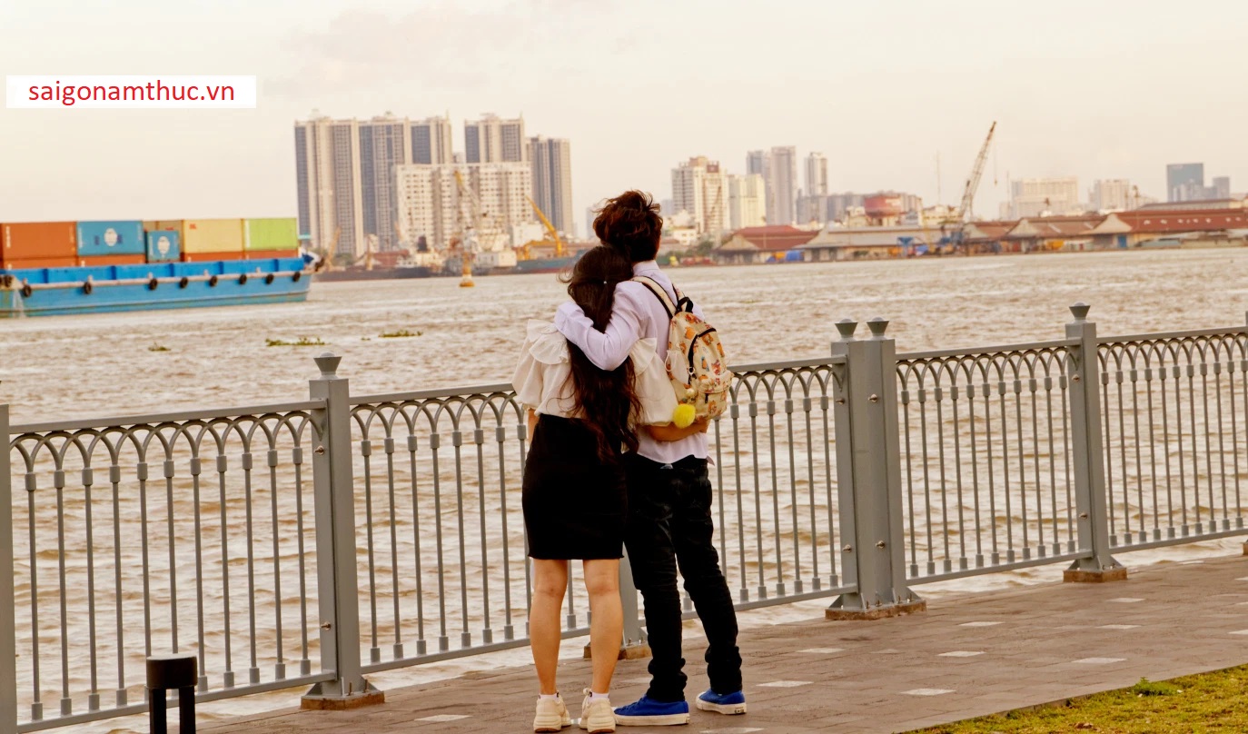 Bến Bạch Đằng mệnh danh là địa điểm hẹn hò lãng mạn tại TPHCM.