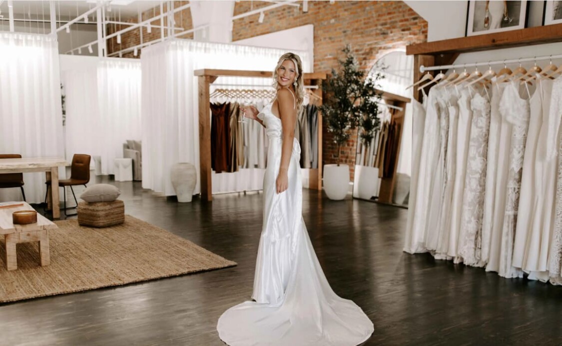 Áo Cưới Royal - Nơi đây cung cấp áo dài cưới với nhiều kiểu dáng đẹp