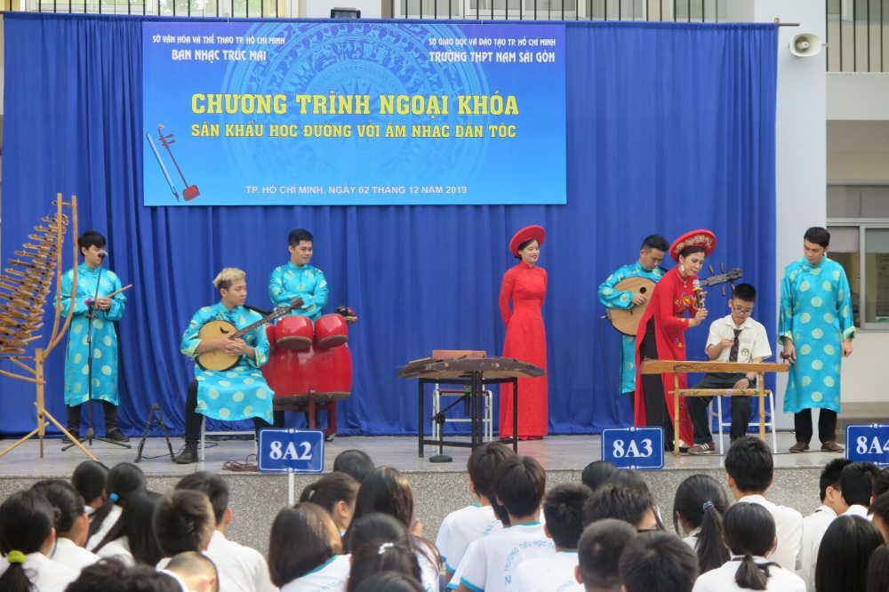 Trường tổ chức ngoại khoá cho các bạn học sinh tham gia về lĩnh vực âm nhạc...