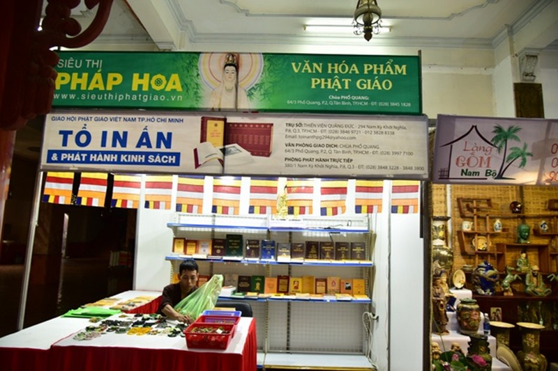 Siêu thị Phật giáo lớn nhất TPHCM: Pháp Hoa