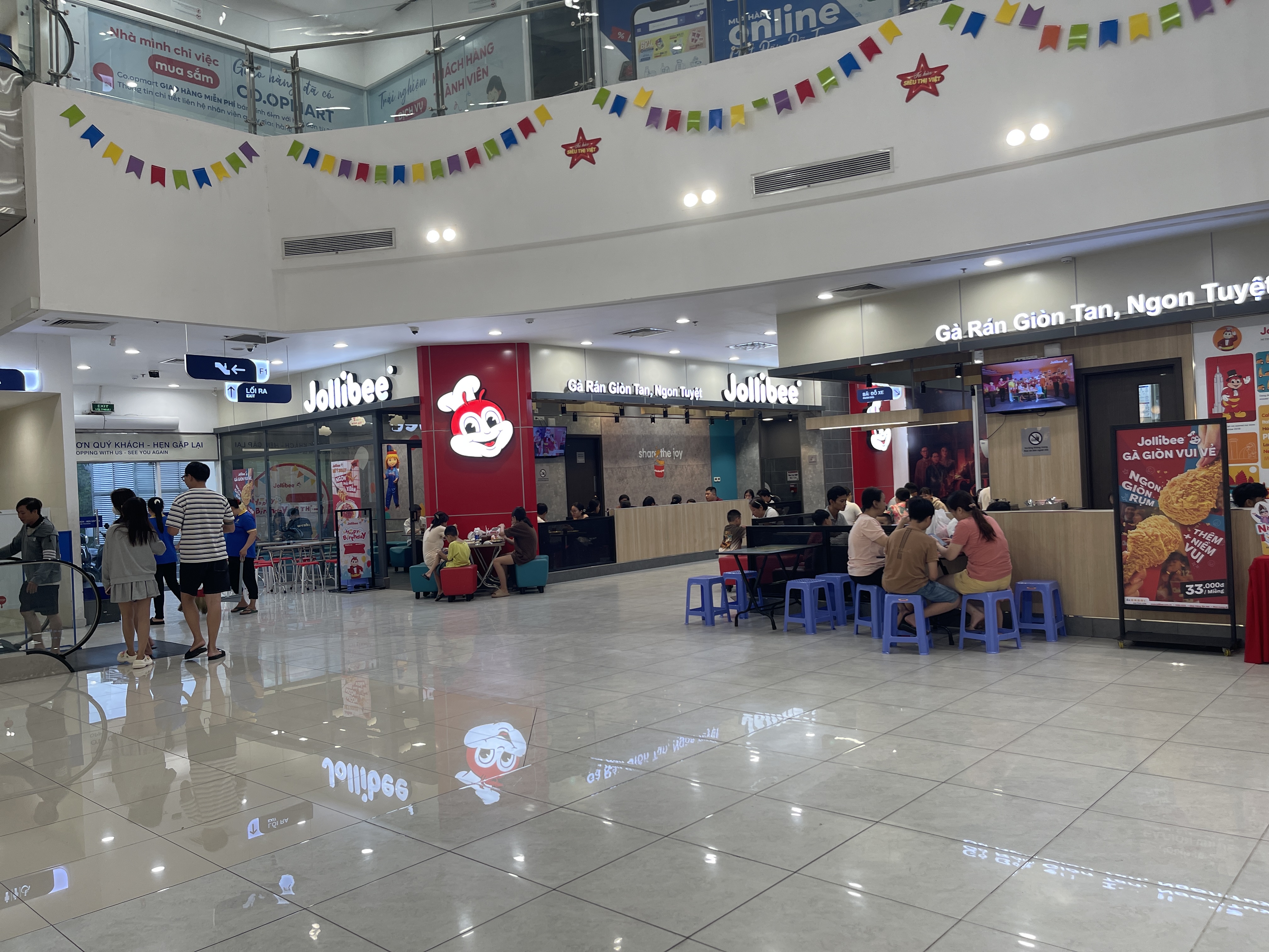 Jollibee Coop Thắng Lợi