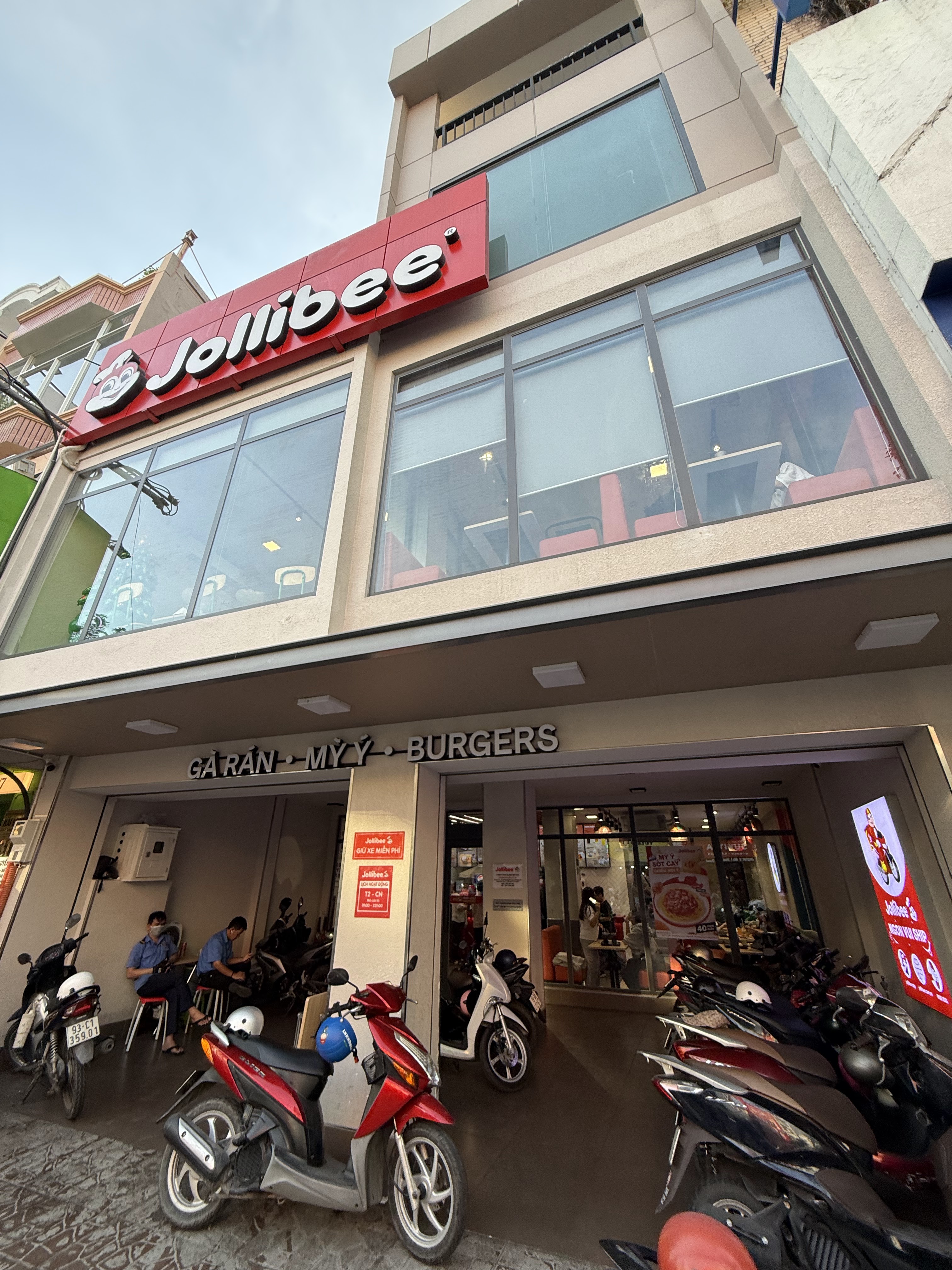 Jollibee Nguyễn Gia Trí